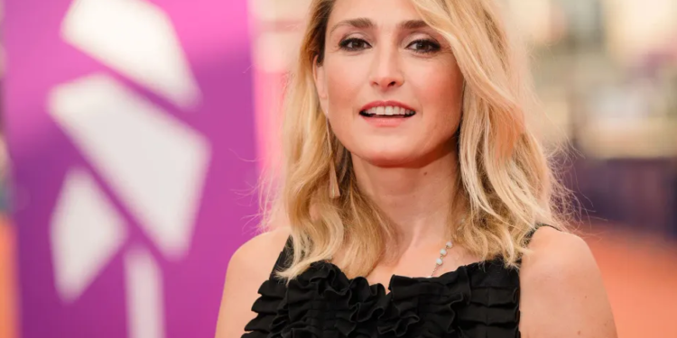 À 50 ans, Julie Gayet parle sans complexe de son âge 2 - Le Progrès Egyptien À 50 ans, Julie Gayet parle sans complexe de son âge 1 - Le Progrès Egyptien
