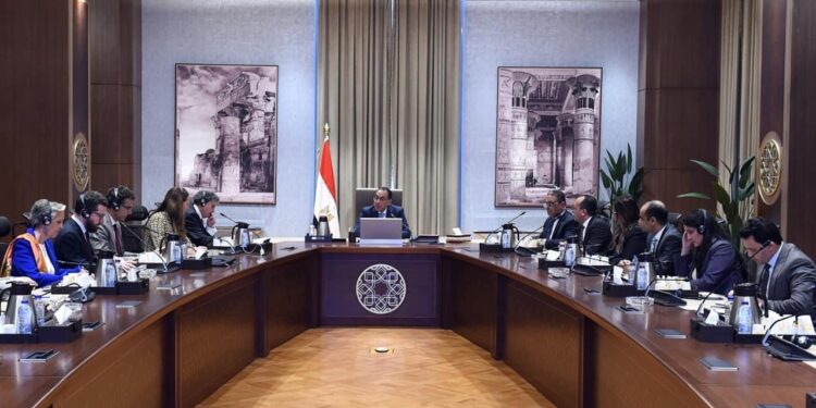 Madbouli examine avec une délégation française les positions égyptiennes dans divers dossiers 1 - Le Progrès Egyptien