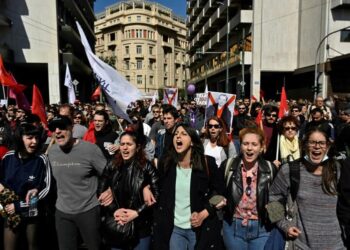 Catastrophe ferroviaire en Grèce : La colère s’étend