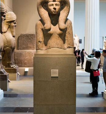 <strong>Buste d’Ahmosé-Méritamon</strong> 2 - Le Progrès Egyptien <strong>Buste d’Ahmosé-Méritamon</strong> 1 - Le Progrès Egyptien