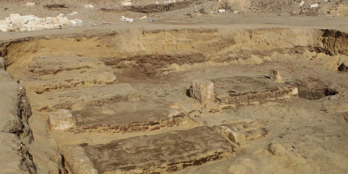 <strong>Découverte des tombes à Al-Bahnasa à Ménia</strong> 2 - Le Progrès Egyptien <strong>Découverte des tombes à Al-Bahnasa à Ménia</strong> 1 - Le Progrès Egyptien