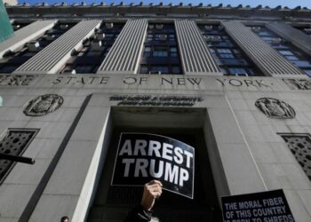 New York continue d’attendre la possible inculpation pénale de Trump