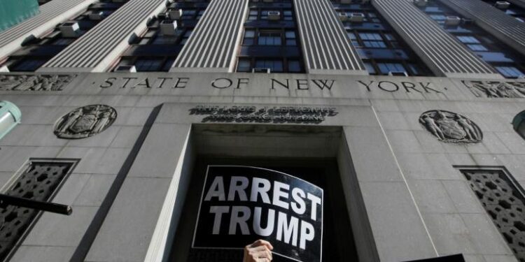 New York continue d’attendre la possible inculpation pénale de Trump 2 - Le Progrès Egyptien New York continue d’attendre la possible inculpation pénale de Trump 1 - Le Progrès Egyptien