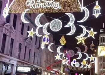 Pour la 1ère fois, la rue Oxford à Londres décorée pour le Ramadan