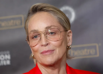 Un look distingué de Sharon Stone
