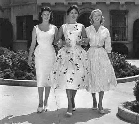Robes des années 50 : Une nostalgie qui envahit 6 - Le Progrès Egyptien Robes des années 50 : Une nostalgie qui envahit 5 - Le Progrès Egyptien