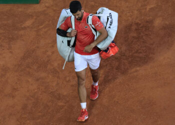 Monte-Carlo : Djokovic se prend encore les pieds dans la terre monégasque