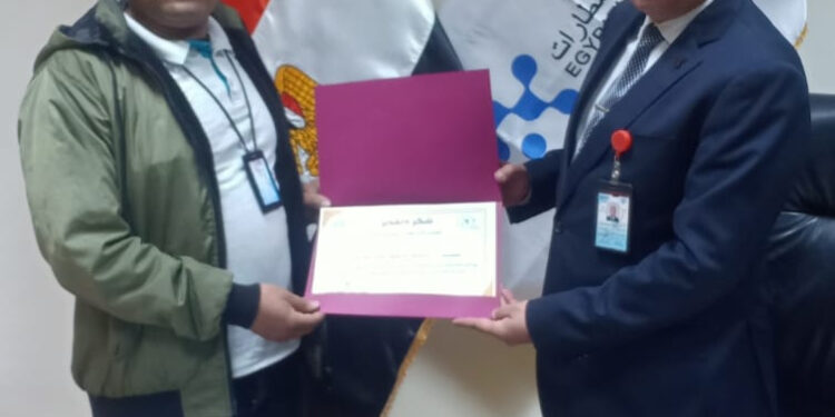 Aéroport d’Assiout : Hommage à un ouvrier scrupuleux 2 - Le Progrès Egyptien Aéroport d’Assiout : Hommage à un ouvrier scrupuleux 1 - Le Progrès Egyptien