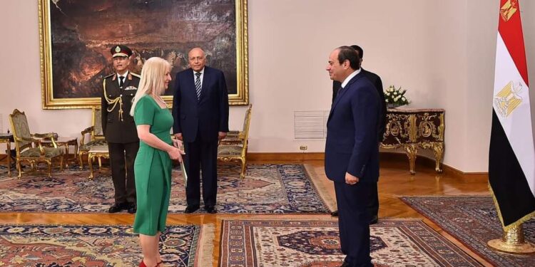 Al-Sissi reçoit les lettres de créance de nouveaux ambassadeurs en Egypte 2 - Le Progrès Egyptien Al-Sissi reçoit les lettres de créance de nouveaux ambassadeurs en Egypte 1 - Le Progrès Egyptien