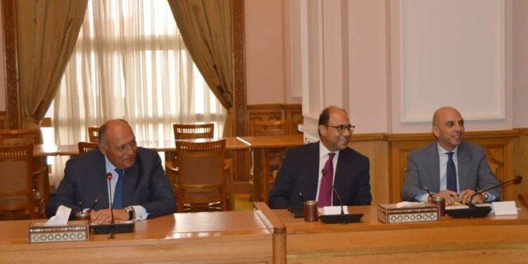 Choucri examine avec la Chambre de commerce américaine le flux d'investissements étrangers 2 - Le Progrès Egyptien Choucri examine avec la Chambre de commerce américaine le flux d'investissements étrangers 1 - Le Progrès Egyptien