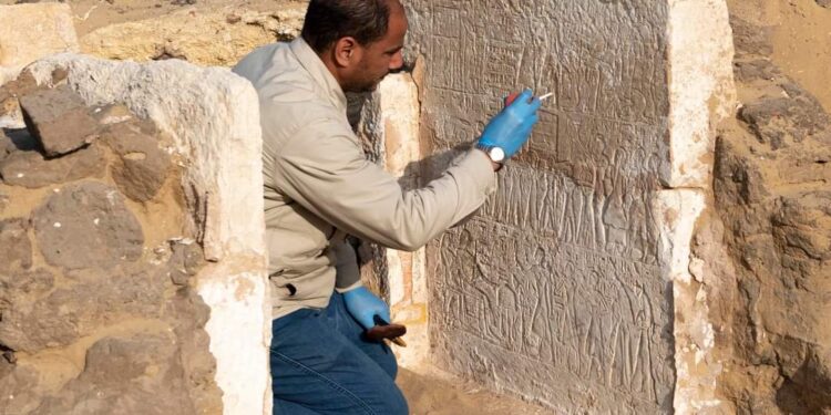 Découverte d'une tombe et quatre petits sanctuaires à Saqqarah 2 - Le Progrès Egyptien Découverte d'une tombe et quatre petits sanctuaires à Saqqarah 1 - Le Progrès Egyptien