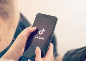 Faut-il interdire TikTok pour protéger nos ados ?