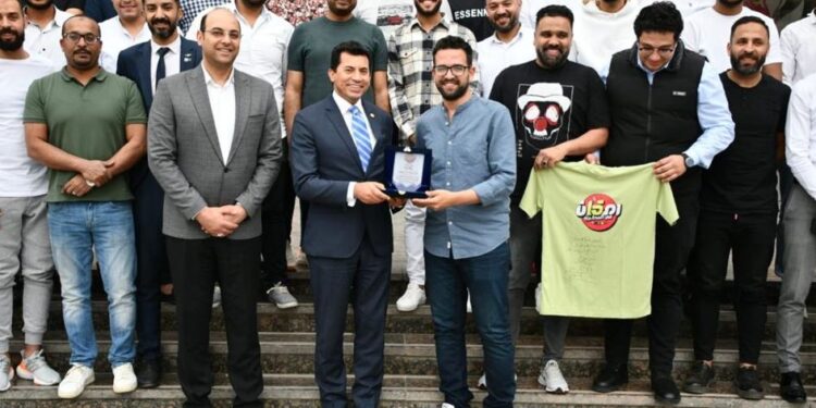 Dr Sobhi rend hommage aux jeunes organisateurs de la plus grande table d'Iftar du Ramadan en Egypte 2 - Le Progrès Egyptien Dr Sobhi rend hommage aux jeunes organisateurs de la plus grande table d'Iftar du Ramadan en Egypte 1 - Le Progrès Egyptien