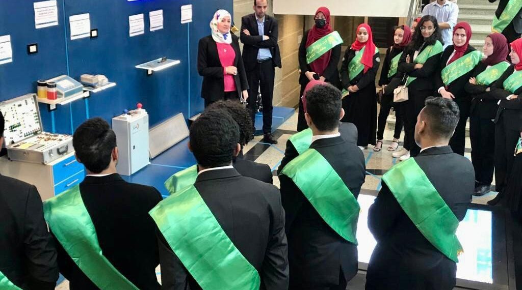 Visites de terrain d'universitaires à l'Institut de la recherche en électronique 2 - Le Progrès Egyptien Visites de terrain d'universitaires à l'Institut de la recherche en électronique 1 - Le Progrès Egyptien