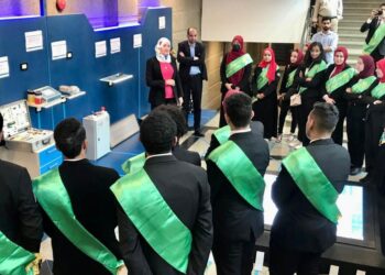 Visites de terrain d’universitaires à l’Institut de la recherche en électronique