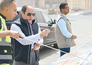 Al-Sissi inspecte certains projets routiers à Guiza