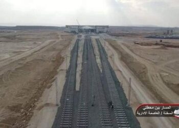 Des lignes TGV sillonnent le désert égyptien