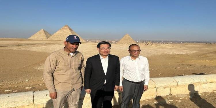 Le ministre chinois du Tourisme aux Pyramides 2 - Le Progrès Egyptien Le ministre chinois du Tourisme aux Pyramides 1 - Le Progrès Egyptien