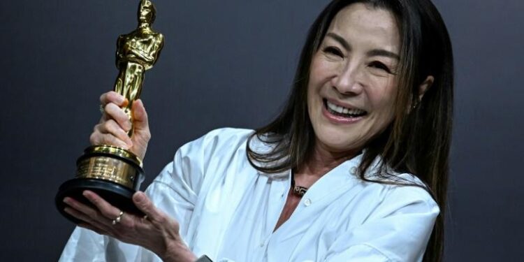Michelle Yeoh, 1ère comédienne asiatique à recevoir l’Oscar 1 - Le Progrès Egyptien