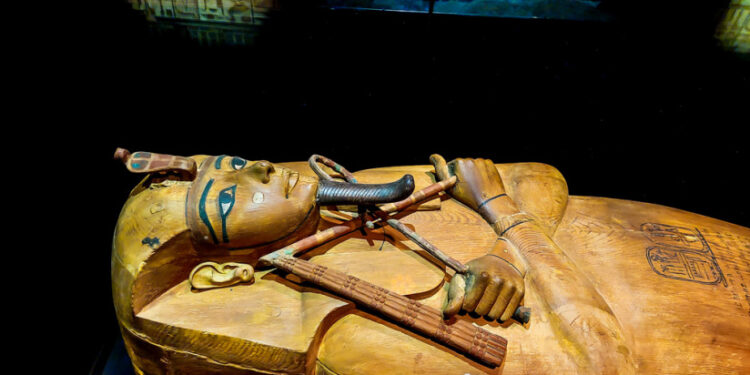 Paris : L’exposition Ramsès & l’or fait la une des médias 2 - Le Progrès Egyptien Paris : L’exposition Ramsès & l’or fait la une des médias 1 - Le Progrès Egyptien