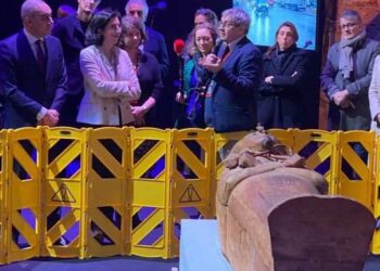 Paris : Le sarcophage de Ramsès II à la salle de La Villette