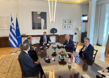 Choucri transmet un message verbal d’Al-Sissi au Premier ministre grec