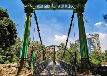 Le pont Eiffel dans le zoo de Guizeh