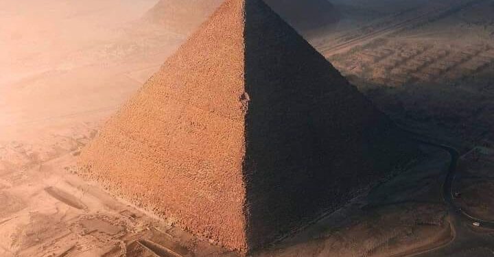 Une imposante photo des Pyramides prise de l'air 2 - Le Progrès Egyptien Une imposante photo des Pyramides prise de l'air 1 - Le Progrès Egyptien