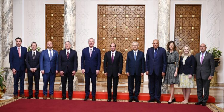 Al-Sissi reçoit une délégation de la Chambre des représentants des États-Unis 2 - Le Progrès Egyptien Al-Sissi reçoit une délégation de la Chambre des représentants des États-Unis 1 - Le Progrès Egyptien