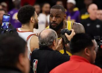NBA : James laisse planer le doute sur son avenir