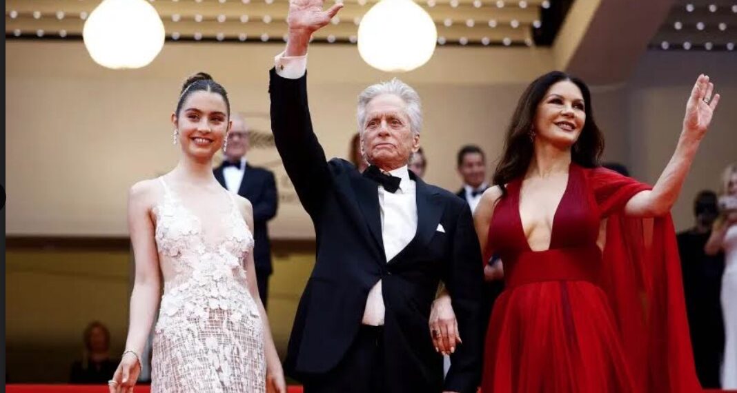 Michael Douglas à Cannes avec Zeta-Jones et leur fille 1 - Le Progrès Egyptien