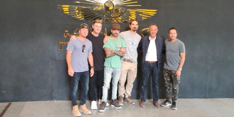 Les « Backstreet Boys » au NMEC et aux Pyramides 2 - Le Progrès Egyptien Les « Backstreet Boys » au NMEC et aux Pyramides 1 - Le Progrès Egyptien