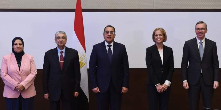 Signature d'un mémorandum d'entente sur le projet d'exportation de l'énergie renouvelable vers l'Europe 2 - Le Progrès Egyptien Signature d'un mémorandum d'entente sur le projet d'exportation de l'énergie renouvelable vers l'Europe 1 - Le Progrès Egyptien