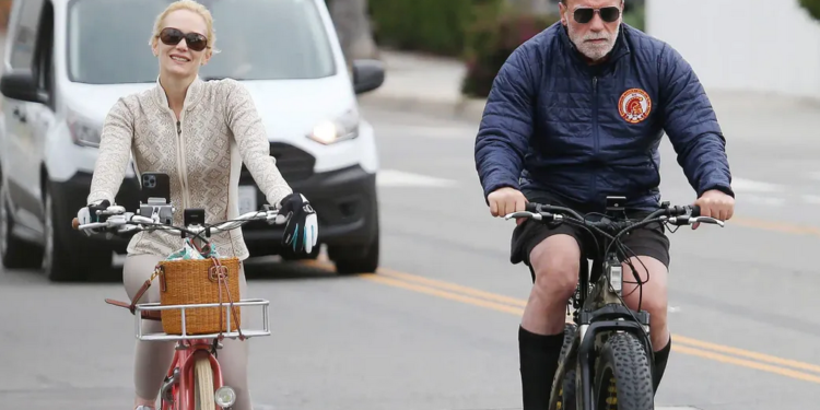 Arnold Schwarzenegger, balade à vélo matinale avec Heather Milligan 1 - Le Progrès Egyptien