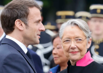 France : Macron fait cadeau à Borne pour sa 1ère bougie soufflée à Matignon