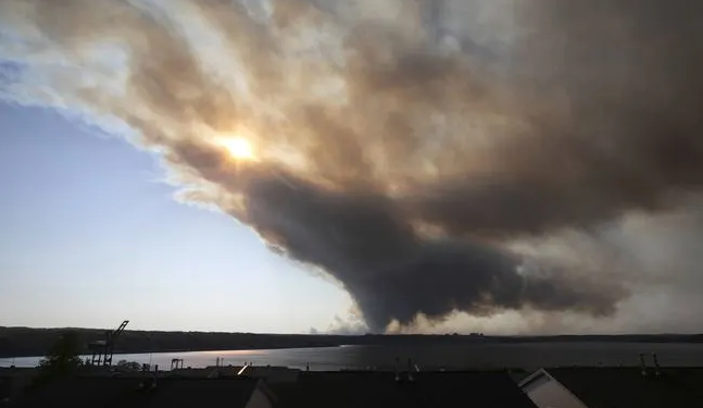 Canada : Le feu toujours hors de contrôle 2 - Le Progrès Egyptien Canada : Le feu toujours hors de contrôle 1 - Le Progrès Egyptien