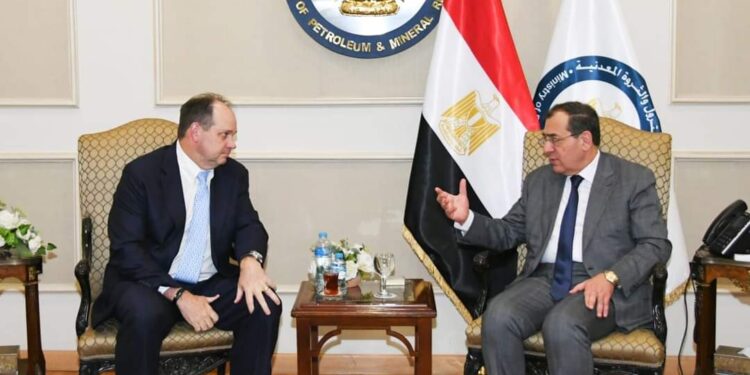 Pétrole : Promotion des investissements étrangers 2 - Le Progrès Egyptien Pétrole : Promotion des investissements étrangers 1 - Le Progrès Egyptien