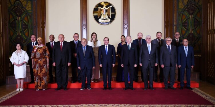  Al-Sissi rencontre les membres du conseil d'administration de la Bibliotheca Alexandrina 1 - Le Progrès Egyptien