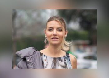 Dépareiller ses boucles d’oreilles, une nouvelle tendance