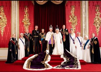 Charles III majestueux, portraits officiels dévoilés par le Palais
