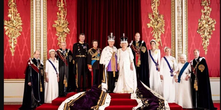 Charles III majestueux, portraits officiels dévoilés par le Palais 2 - Le Progrès Egyptien Charles III majestueux, portraits officiels dévoilés par le Palais 1 - Le Progrès Egyptien