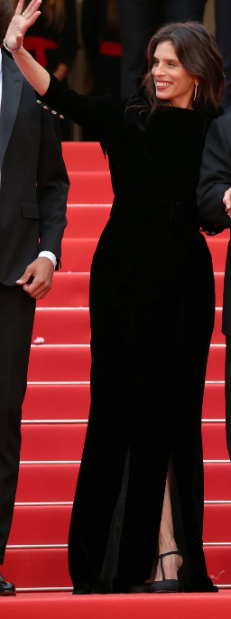 Cannes : la robe noire brille sur le tapis rouge 11 - Le Progrès Egyptien