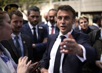 France : Macron mise sur l’offensive médiatique
