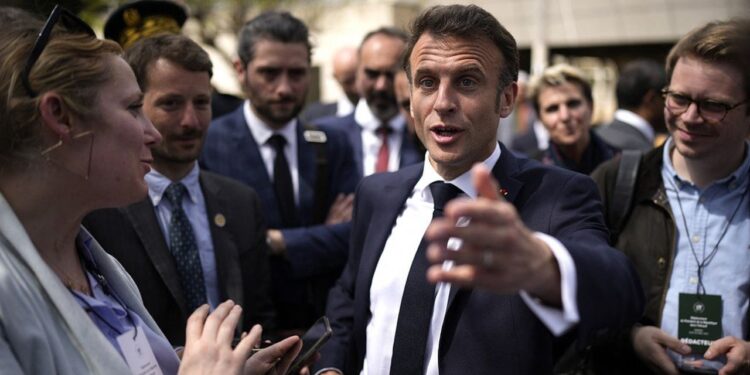 France : Macron mise sur l’offensive médiatique 1 - Le Progrès Egyptien French President Emmanuel Macron talks to journalists after visiting, and speaking with, school children, parents and teachers at a middle school, in Ganges, southern France, on April 20, 2023. - The 45-year-old French President has been encouraged by allies to get out and meet voters after signing his unpopular pensions reform into law following months of protests, with some fearing he was becoming too reclusive inside the presidential palace. (Photo by Daniel Cole / POOL / AFP)