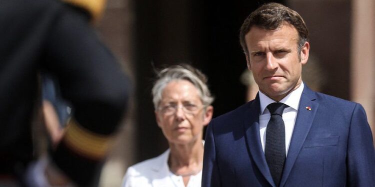 France : Forte poussée de la popularité de Macron 1 - Le Progrès Egyptien Emmanuel Macron a repris six points, Élisabeth Borne cinq