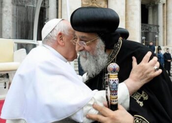 Rencontre historique entre le Pape Tawadros II et le Pape François