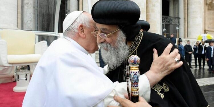 Rencontre historique entre le Pape Tawadros II et le Pape François 2 - Le Progrès Egyptien Rencontre historique entre le Pape Tawadros II et le Pape François 1 - Le Progrès Egyptien