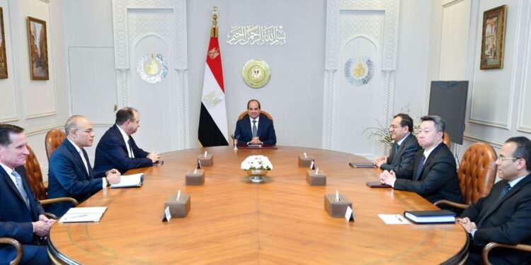 Al-Sissi discute des plans prospectifs avec le PDG d’Apache 1 - Le Progrès Egyptien