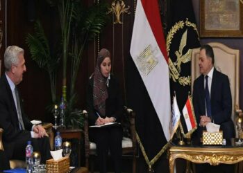 Le Haut-Commissaire de l’ONU pour les réfugiés examine les besoins des déplacés soudanais arrivés en Egypte