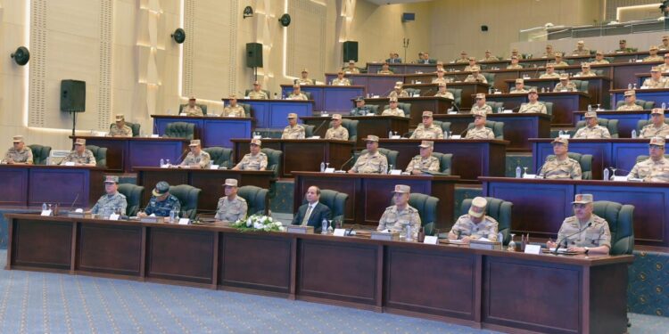 Al-Sissi s'est réuni avec de hauts dirigeants de l'Armée 1 - Le Progrès Egyptien